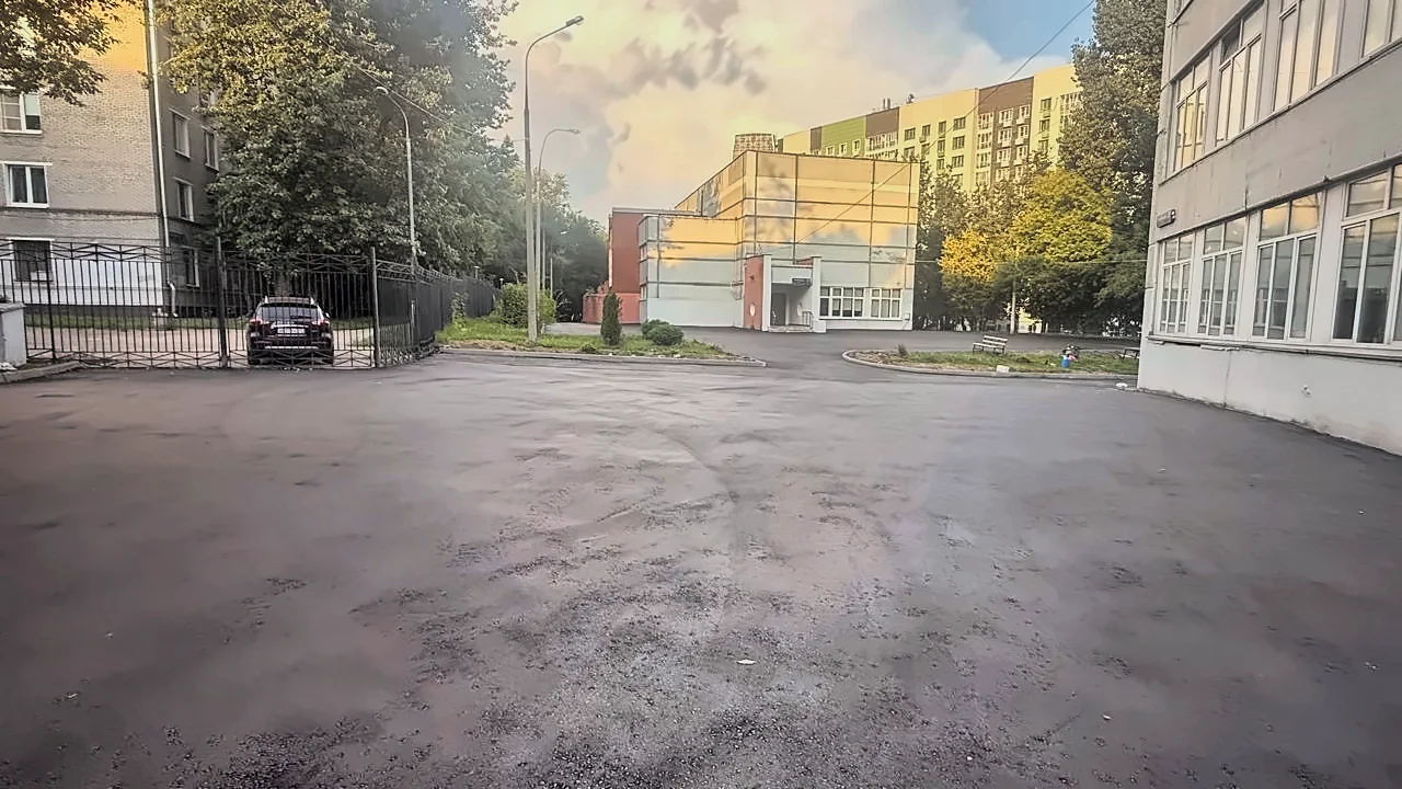 Асфальтированная площадка между корпусами с выездом на проезд — ASFALT-MSK
